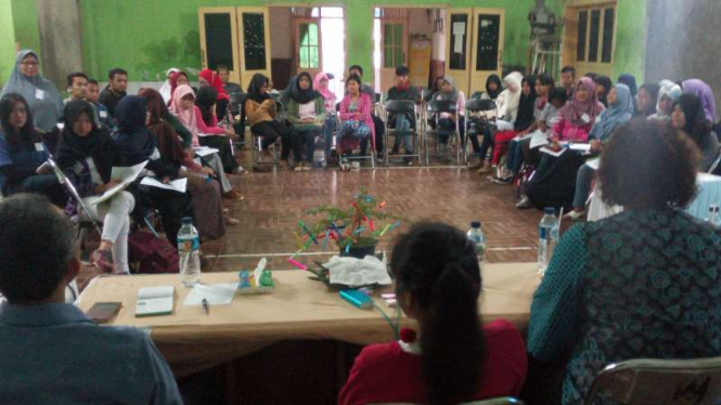 Pelatihan jurnalis warga oleh Komunitas Noong di Desa Ketapang, Bandung