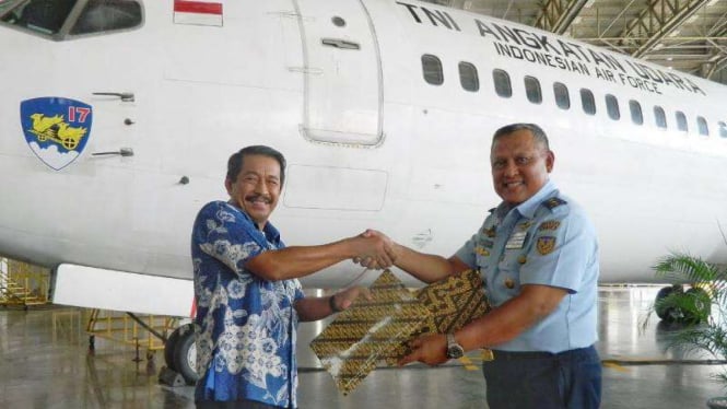 Pesawat Boeing 737 - 400 yang dioperasikan oleh Lion Air ke TNI Angkatan Udara 