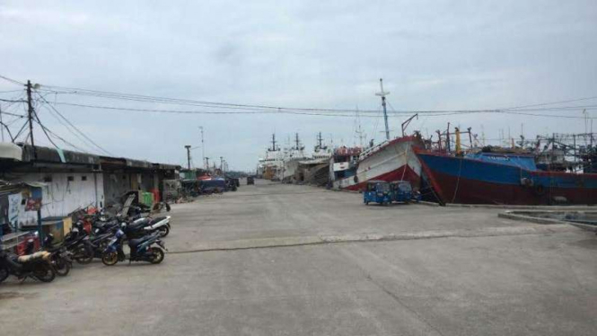 Pelabuhan Muara Baru, sepi ditinggal demo.