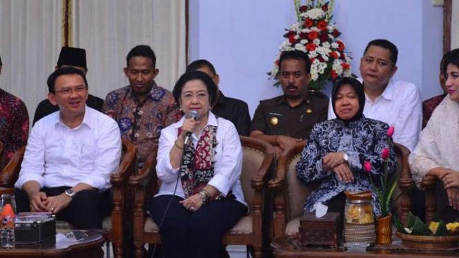 Gubernur DKI Jakarta, Basuki Tjahaja Purnama alias Ahok bersama Megawati dan Risma di Jawa Timur, Senin 10 Oktober 2016.