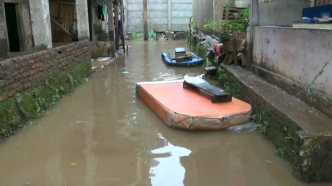 Banjir di Gang Arus, Cawang, Jakarta Timur, Selasa, 11 Oktober 2016.