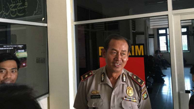 Kapolsek Koja Komisaris Polisi Supriyanto menjelaskan kasus dugaan sodomi  oleh guru terhadap siswanya di pesantren di Koja, Jakarta Utara.
