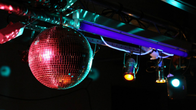 Imagen de una discoteca o club nocturno.