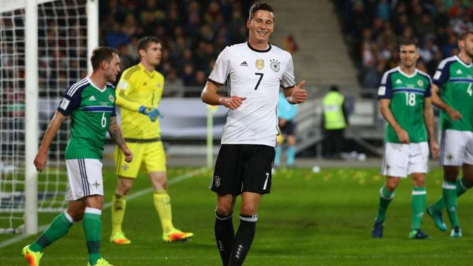 Selebrasi gol pemain Jerman, Julian Draxler.