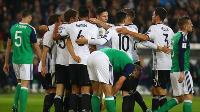 Selebrasi gol dari pemain Jerman usai membobol gawang Irlandia Utara