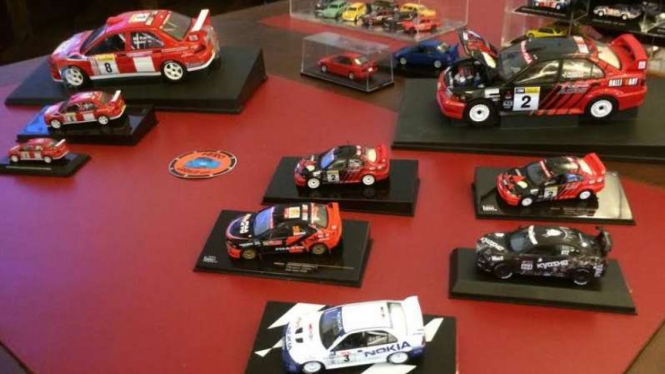 Miniatur mobil atau disebut diecast