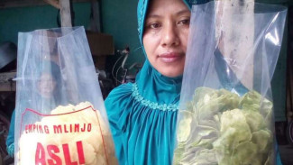 Dari Emping Melinjo, Sekolahkan Anak Hingga Perguruan Tinggi
