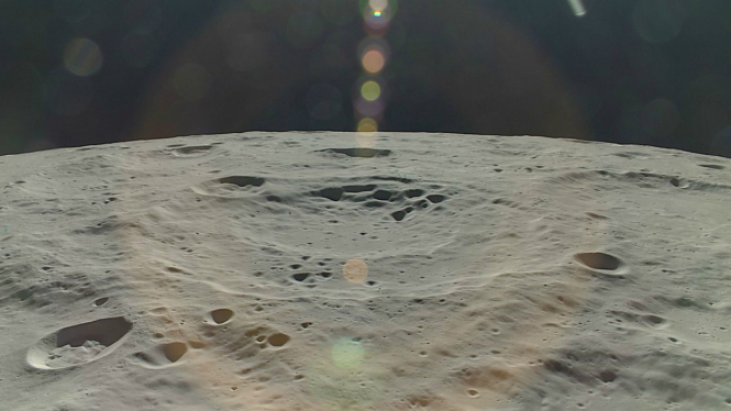 Gambar Kutub Utara di permukaan Bulan