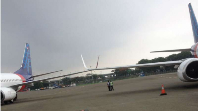 Dua sayap pesawat Sriwijaya Air bersenggolan di Bandara Soekarno Hatta, Rabu (12/10/2016)
