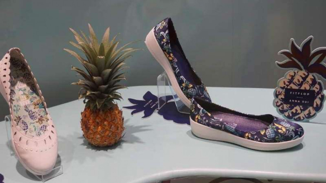 Sepatu kolaborasi FitFlop dan Anna Sui