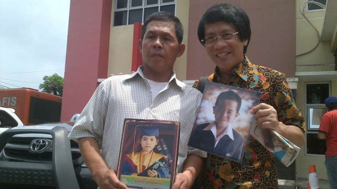 Kak Seto dan Idris Broji, ayah dari AT dan AD yang ditemukan tewas tidak wajar di Desa Suradi Kabupaten Ogan Komering Ilir. Sudah lima bulan kasus kematian ini tak menemukan titik terang, Kamis (13/10/2016)