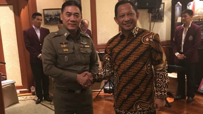 Kapolri Jenderal Tito Karnavian (kanan) dan Kepala Polisi Thailand.