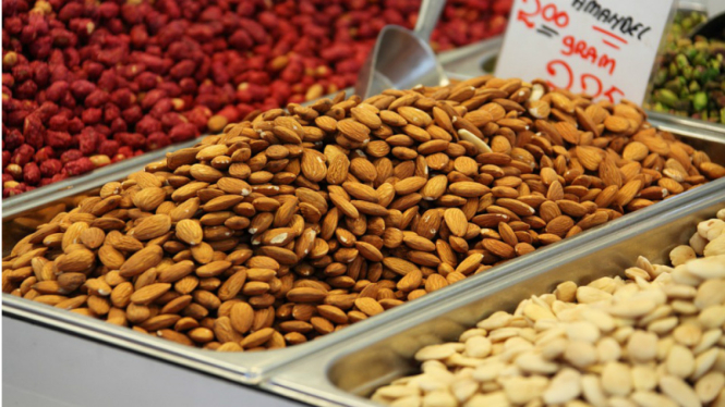 Ilustrasi kacang almond