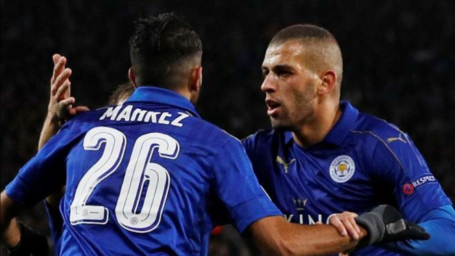 Pemain Leicester City rayakan gol Riyad Mahrez di Liga Champions