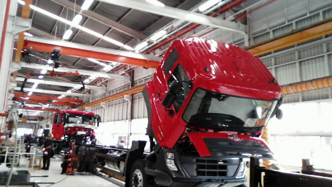 Proses produksi truk UD Quester di pabrik Gaya Motor Sunter.