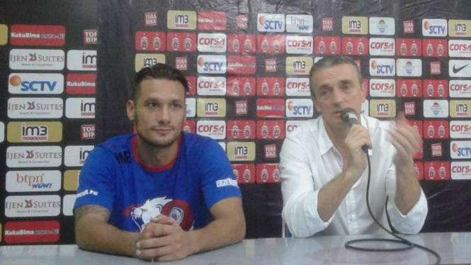 Pelatih Arema Cronus, Milomir Seslija dan Raphael Maitimo