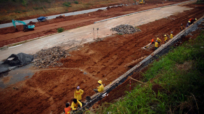 Pengerjaan Proyek Jalan Tol Cinere-Jagorawi (Cijago) di Depok, Jawa Barat