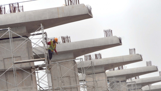 Pembangunan proyek Light Rail Transit (LRT) di Cibubur, Jawa Barat