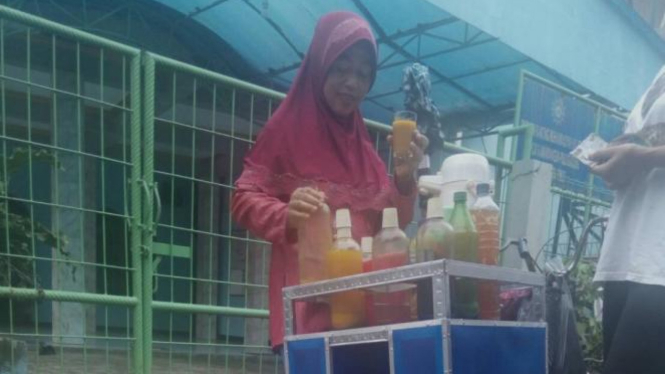 sosok bude tini yang penuh kerja keras