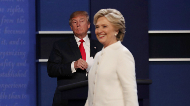Donald Trump dan Hillary Clinton, dalam debat Capres AS ketiga di Las Vegas, Rabu malam, 19 Oktober 2016.