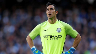 Masa Depan Claudio Bravo di ManCity Terancam