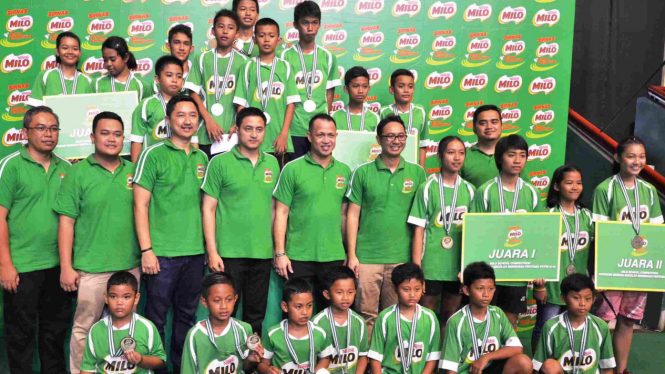Juara SIRNAS-MILO School Competition Surabaya, Ricky Subagdja dan Rexy Mainaky. 