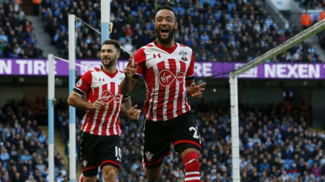 Pemain Southampton Nathan Redmond merayakan gol.