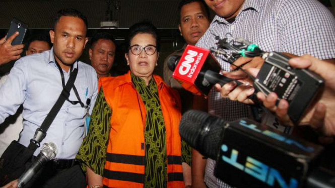 Mentan Menkes Siti Fadilah Supari ditahan usai diperiksa sebagai tersangka