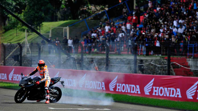 Kunjungi Indonesia, Marc Marquez Jajal Motor Baru Honda