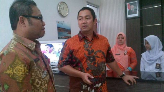 Walikota Semarang, Hendrar Prihadi (Batik Orange) saat sidak ke sebuah kecamatan.