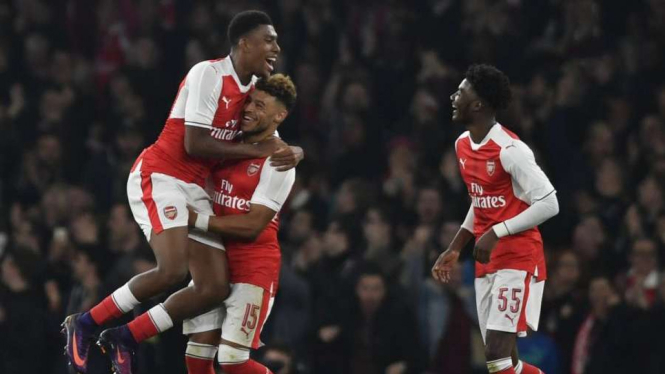 Pemain Arsenal merayakan gol Alex Oxlade-Chamberlain