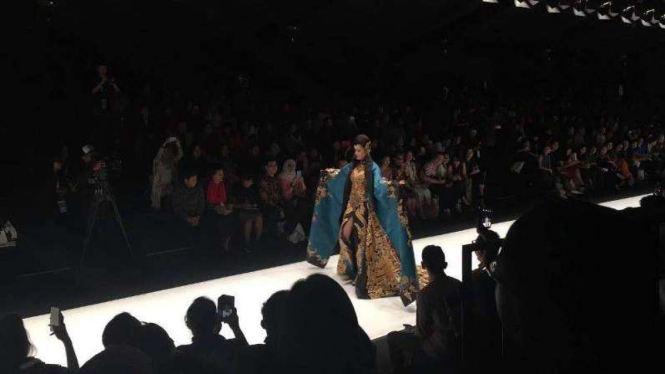 Persembahan Tak Biasa Anne Avantie Di Jakarta Fashion Week