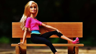 Demi Jadi Barbie, Ibu Empat Anak Habiskan Miliaran Rupiah
