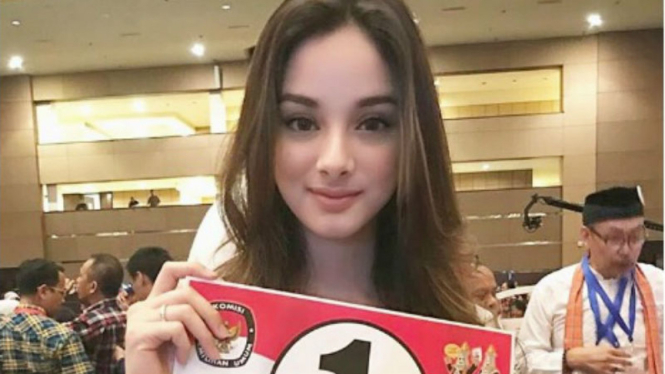 Wanita cantik jadi viral di media sosial 