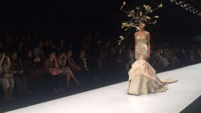 Koleksi Seyvia Charis di Jakarta Fashion Week 2016