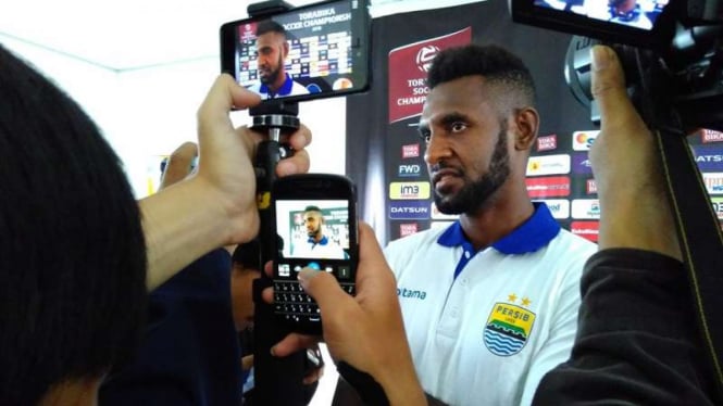 Bek Persib Bandung, Rudolof Yanto Basna