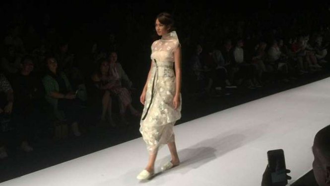 Koleksi Gaia Hypothesia di Jakarta Fashion Week 2017