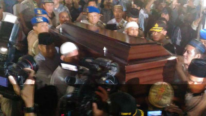 Jenazah ayah Kapolri Jenderal Tito Karnavian tiba di kediaman di Palembang