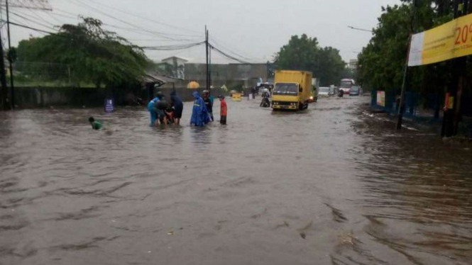Banjir di Jalan Gedebage, Bandung, Jawa Barat