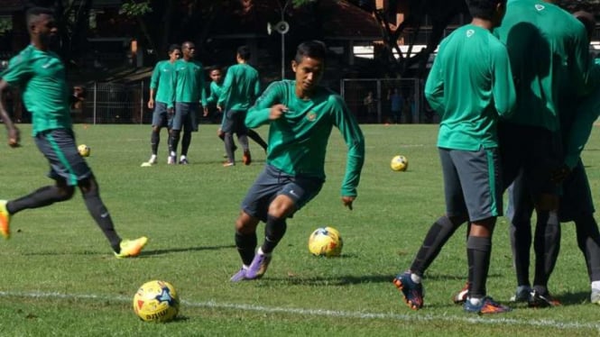 Sesi latihan timnas Indonesia