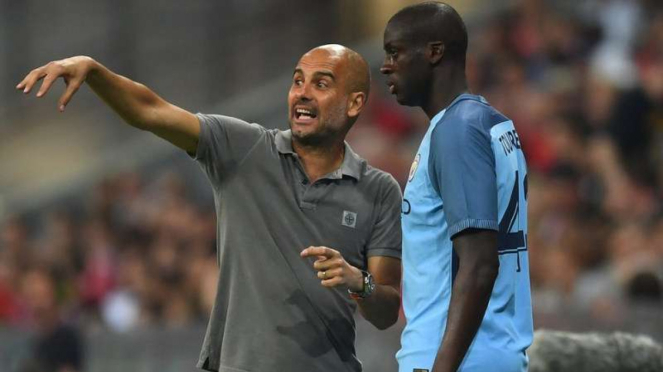 Pep Guardiola (kiri) dan Yaya Toure (kanan)