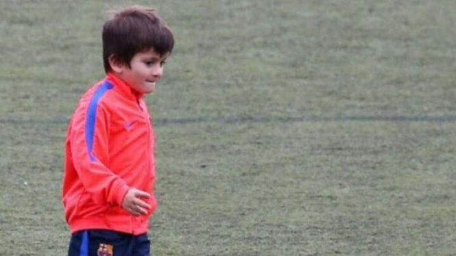 Putra pertama Lionel Messi, Thiago menjalani hari pertamanya di Akademi La Masia