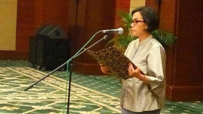 Menteri Keuangan Sri Mulyani Indrawati saat melantik Kepala BKF di kantornya.