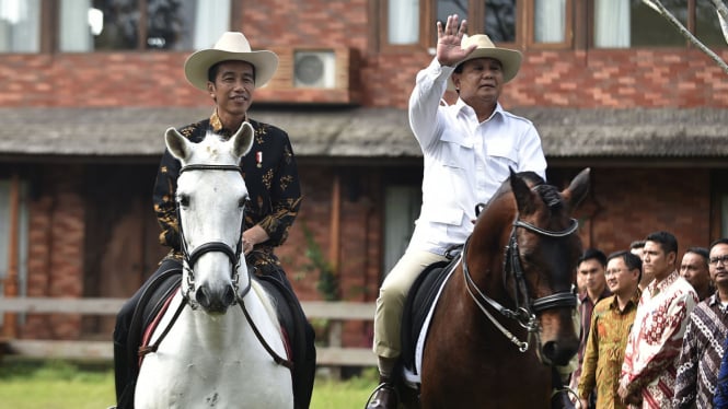 Ketua Umum Partai Gerindra Prabowo Subianto dan Presiden Joko Widodo.