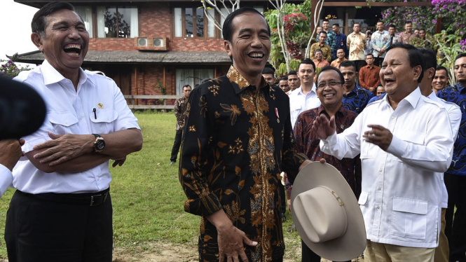 Presiden Joko Widodo saat mengunjungi Ketua Umum Partai Gerindra Prabowo Subianto di Hambalang, Bogor.