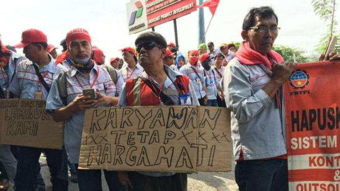 Ratusan pengemudi truk BBM unjuk rasa, di Depo Pertamina, Plumpang, Jakarta