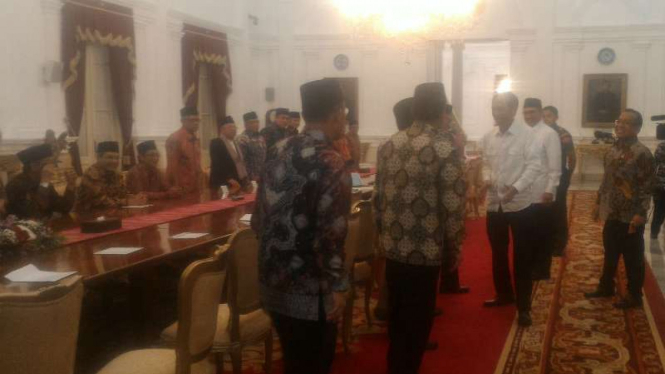 Jokowi saat bertemu para ulama dari ormas Islam di Istana Merdeka