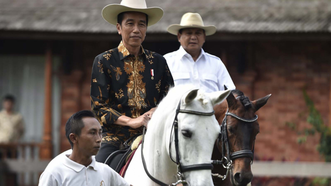 PRESIDEN JOKO WIDODO KUNJUNGI KEDIAMAN PRABOWO SUBIANTO