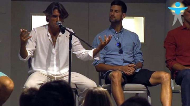Petenis nomor satu dunia Novak Djokovic (kanan) dan guru spiritualnya.