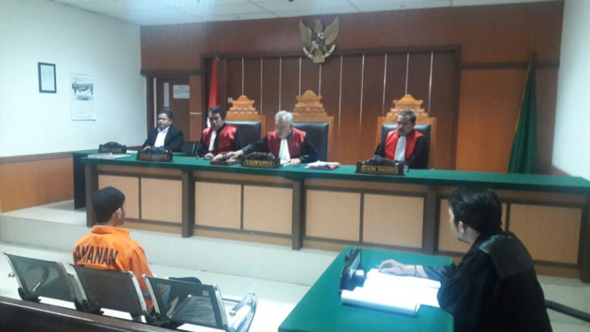 Terdakwa bom Thamrin mendengar tuntutan di PN Jakbar, (01/11)